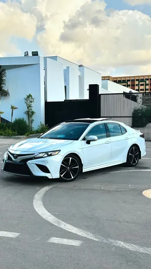 تويوتا كامري 2018 xse فل الفل ابيض 85 الف ميل  toyota camry xse
