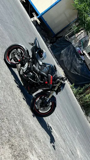 Suzuki GSR 750