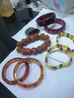 كهرمان وكهرب وعنبر