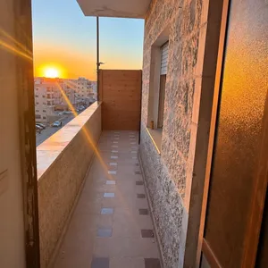 شقة مع استوديو للايجار