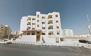 شقة للبيع من المالك مباشرة 3 غرف وصالة وصالون ومخزن وبلكونة 137 م2 مؤجرة. للاستثمار