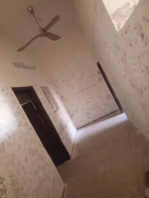 بيت ثلاث طوابق للبيع