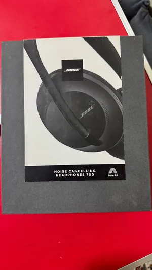 للبيع  Bose Noise Cancelling Headphones 700