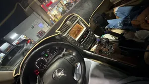 لكسز صالون 300 IS