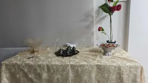 طاولة سيكوريت  للبوفيهات أو للحديقه  للبيع مع كراسي