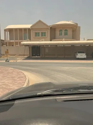 للبيع فيلًا  طابقين فخمه منطقة الرماقيه مساحه 12200قدم موقع مميز مقابل المدرسه العمر عشرين سنه