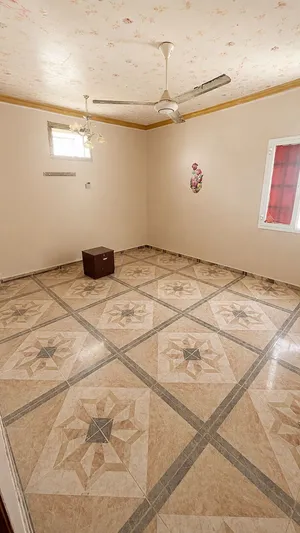 فرصه للسكن او الاستثمار منزل للبيع في المعبيلة الجنوبيه مع ملحق بمدخل مستقل مؤجر