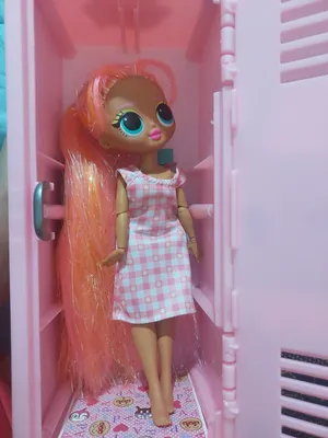 دمية LOLاصلية مستعملة استعمال بسيط جدا شبه جديدة موديل الOMG حجمعا متوسط طويلة