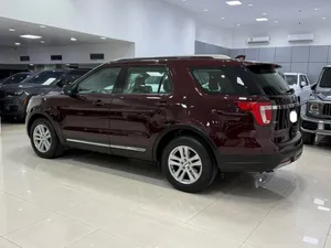 Ford Explorer XLT 2019 (Maroon)