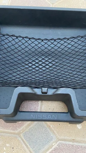 Emergency Road Kit حقيبة الاغراض  من شركة NISSAN Altima مستخدم شي بسيط بحالة الوكاله ما احتاجه !!