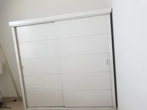 غرفة نوم بيضاء شبه جديد 100 دب .