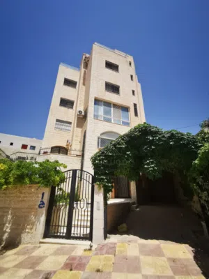 فيلا وبناية سكنية للبيع على طريق المطار - ضاحية الفاروق