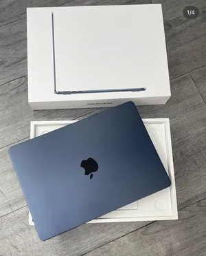 جهاز Apple MacBook Air معالج M2 بحالة الوكالة مساحة 512 جيبي مع الملحقات
