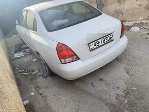 سيارة هيونداي XD2002 موديل فضي للبيع مع مواصفات كوريا وصالون/سيدان