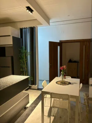 طريق النهر جنب مول ماسل  3غرف و مطبخ مربوعصالة حمامين