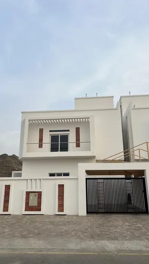 فيلا للبيع ولاية العامرات النهضة 11/1 خلف مركز شرطة العامرات