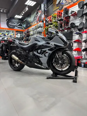 سوزوكي GSX-R1000R موديل 2025 مستعملة بمحرك 1000 سي سي رياضية