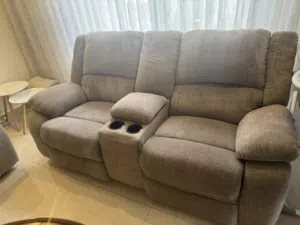 طقم كنب ريكلاينر امريكي مستعمل بحالة ممتازة لون سكني 5 مقاعد