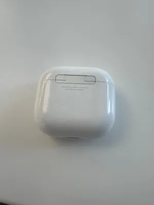 سماعة AirPods 4 عازلة للصوت