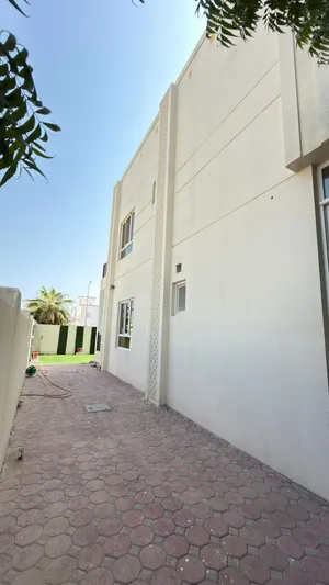 فيلا للبيع بمساحة ارض واسعة في الخوض حي الكوثر