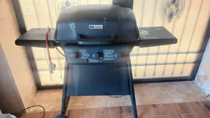 American Gourmet by Char-Broil 3 burner gass grill/warm rack/side shelves/gas regulator barely used