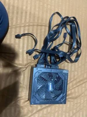 GIGABYTE 750W power supply
