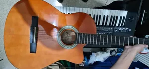 آلات موسيقى للبيع