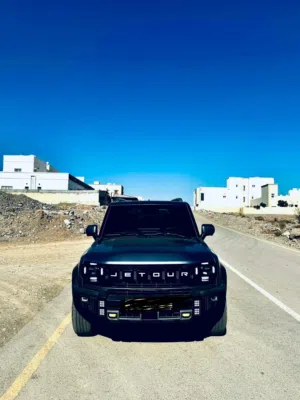 سيارة جيتور T2 موديل 2025 فئة اس يو في رمادي بحالة ممتازة مع كامل المواصفات الخليجية