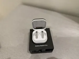 سماعة سامسونج buds 4 pro اللون الابيض