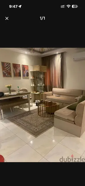 ركنه و طقم سفره مكونه من 4 كراسي و بانكت و تربيزه