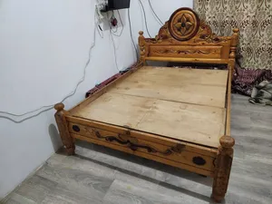 سرير خشب سويدي