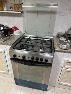 Cooking range with microwave wave unit