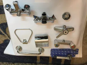 4 بطاريات دوش وحمام GROHE  و  KLUDI  المانيه  واكسوارات .