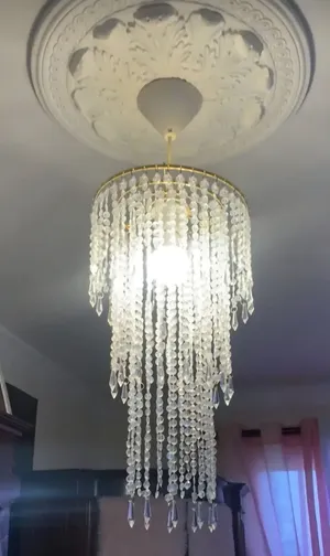 Reflecting chandeliers_ عاكس ثرايا