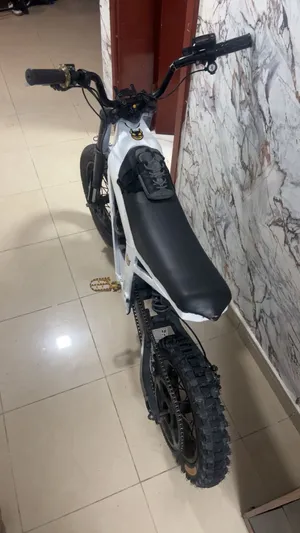 سكوتر كوقو نضيف جدان مايشكي من شي مسرفس وجاهز يعق17معه اغراضه وشاحنه وبطاريته
