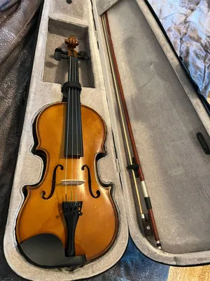الة الكمان مستعمل في حالة ممتازه للبيع ، used violin in a perfect condition for sell