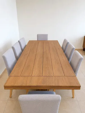 طاولة طعام مع 8 كراسي
