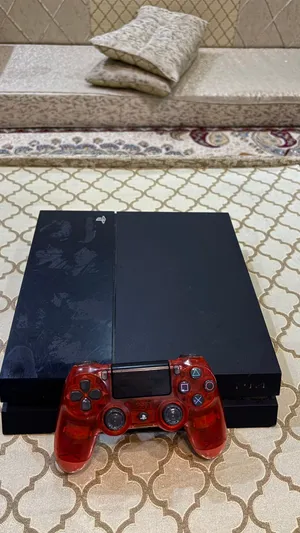 Playstation 4 نظيف مع وحدة تحكم وجميع ملحقاته