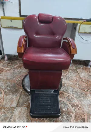 كرسي حلاقه للبيع نضيف ما بي اي خلل