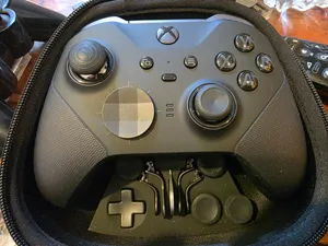 Xbox Elite 2 Controller  كامله الملحقات