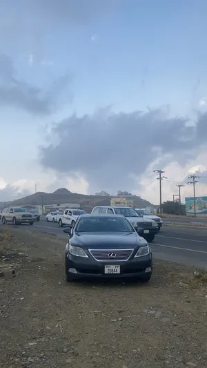لكزس LS460 للبيع  موديل 2009