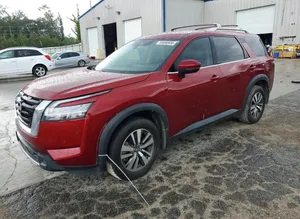 Used Nissan Pathfinder in Muscat
