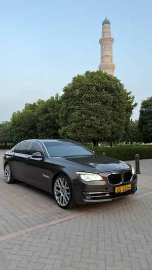 BMW 750Li 2014  خليجية  مستخدم أول  صبغ وكالة بالكامل  V8 توين تيربو