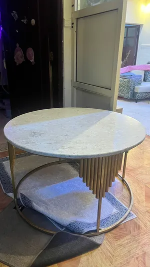 طاوله بحجم كبير رخام جوده عاليه للبيع