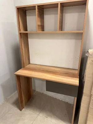 طاولة دراسية جديدة