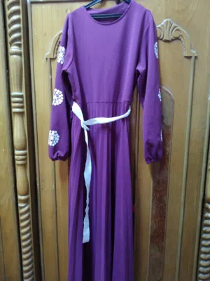 فستان نهدي   وفستان نهدي