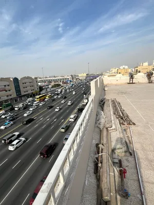 للبيع بناية في مويلح على شارع رئيسى