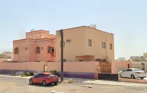 للبيع بيتين في أرض واحده وبموقع ممتاز الارض كورنر ع الشارع