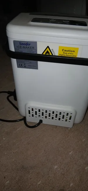 ماكينة صنع الثلج المنزلية المحمولة من سونفير (Sonifer Ice Maker)، وهي جهاز كهربائي صغير مصمم لإنتاج