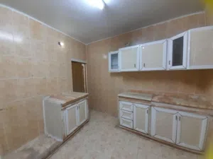 شقة للبيع بحالة جيدة من المالك مباشرة - اربد حي المطلع